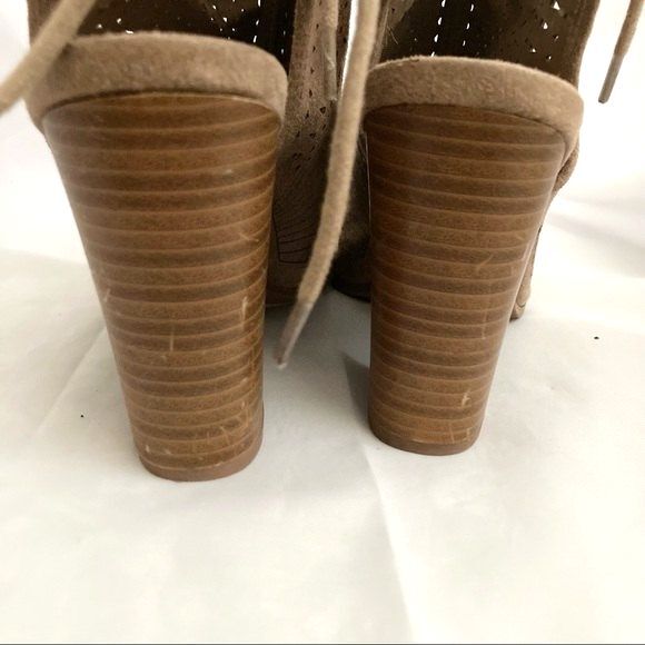 FERGALICIOUS Vorge Laser Cut detail Open Toe Sandal Womens 6 M - Picture 8 of 13